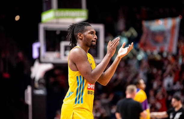 背景与转会 背景与转会