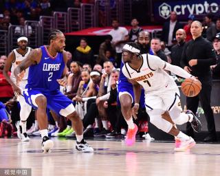 此轻松地突 此轻松地突